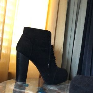 Black chunky ankle boots by DIVIDED size 7 US 36EU